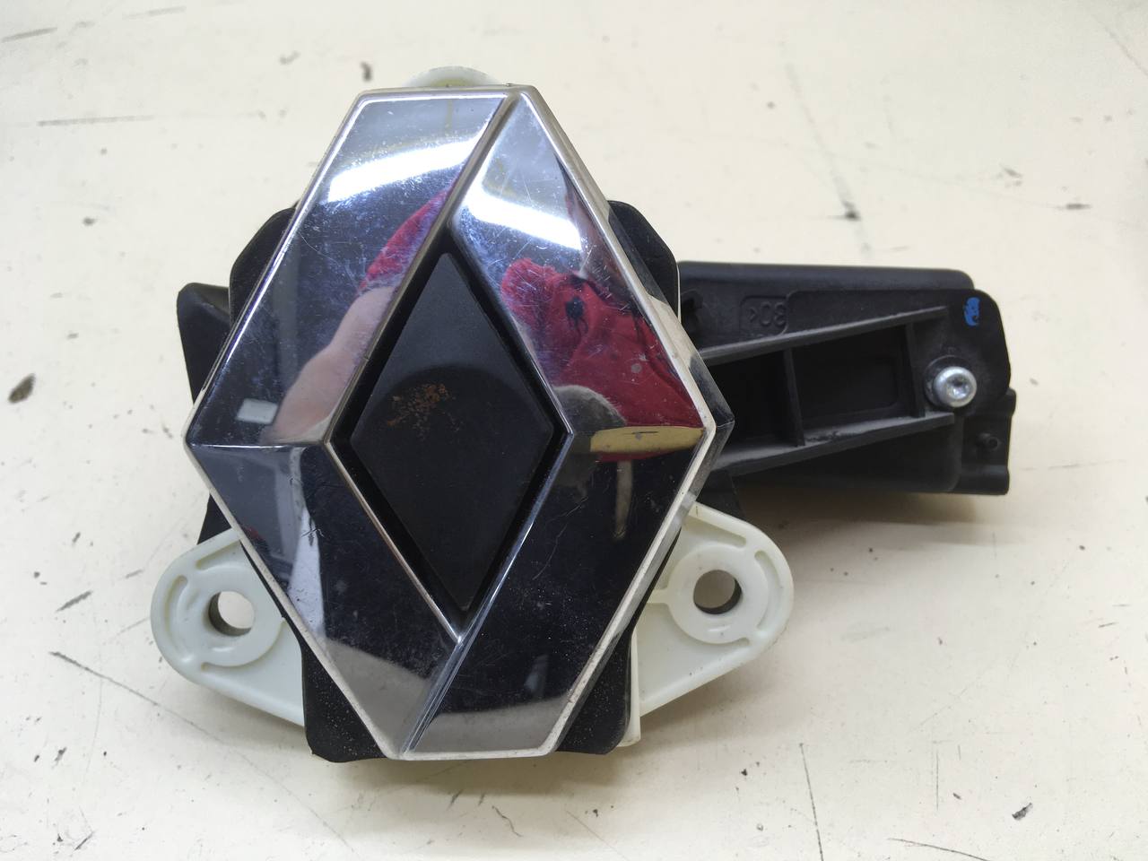 Кнопка открывания багажника Renault Symbol (2) 2008-2012 Кнопка открывания багажника Renault Symbol (2) 2008-2012