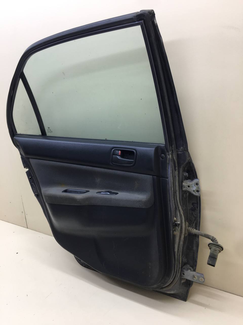 Дверь задняя левая Mitsubishi Lancer 9 (CS/Classic) 2000-2011 Дверь задняя левая Mitsubishi Lancer 9 (CS/Classic) 2000-2011