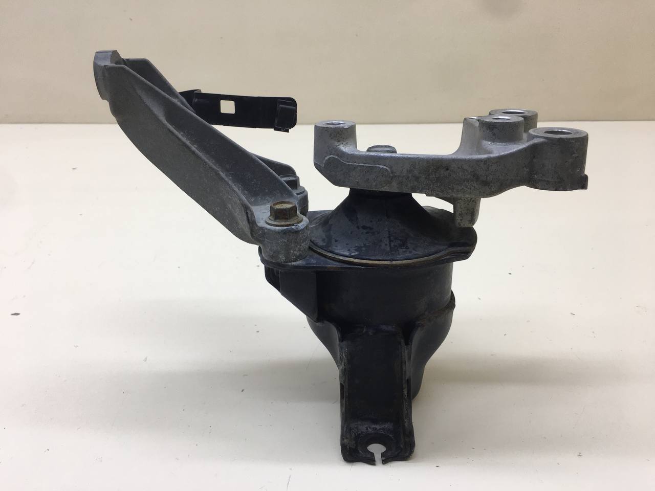 Опора двигателя правая Honda Civic 4D 2006-2012