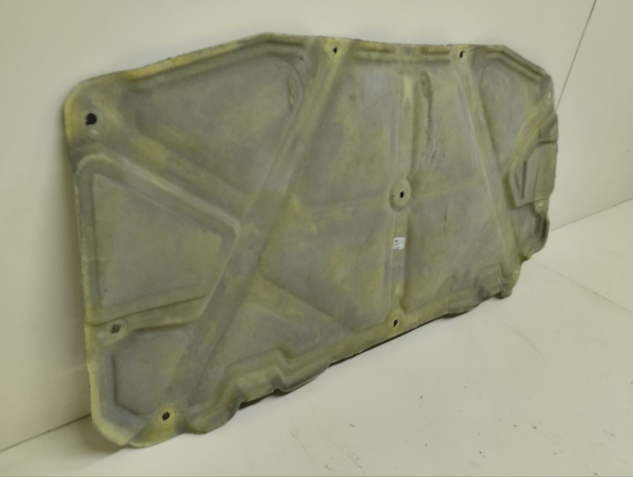 Шумоизоляция капота Nissan Almera (N16) 2000-2006 Шумоизоляция капота Nissan Almera (N16) 2000-2006
