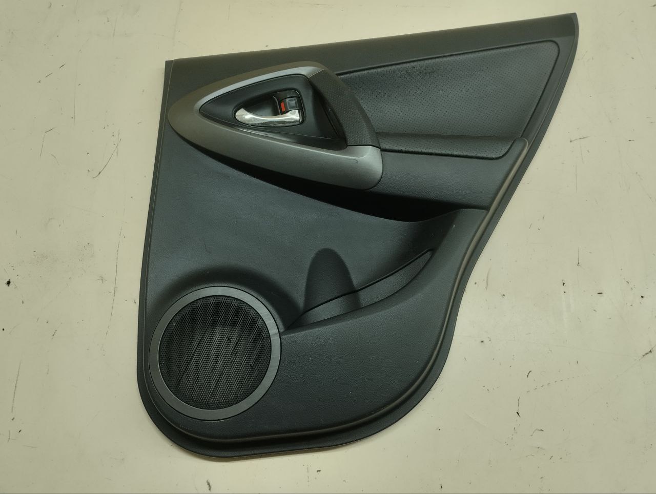 Обшивка двери задней правой Toyota Rav 4 (A30) 2006-2013