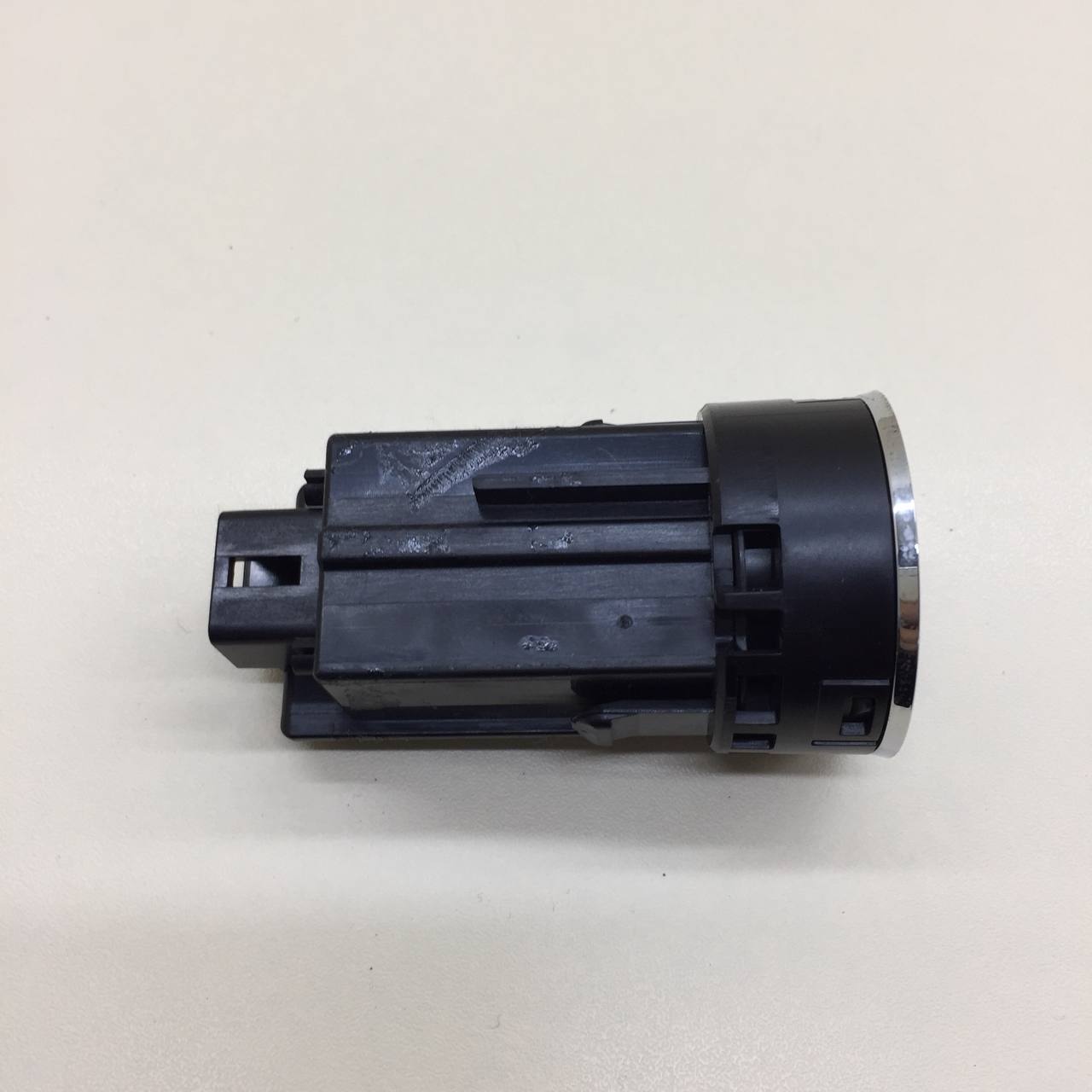 Кнопка запуска двигателя Toyota Rav 4 (XA40) 2013-2019