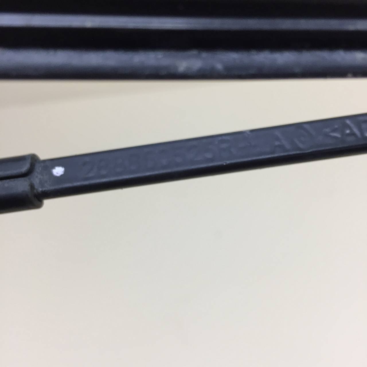 Поводок стеклоочистителя передний правый Renault Duster (HSA, HSM) 2012>