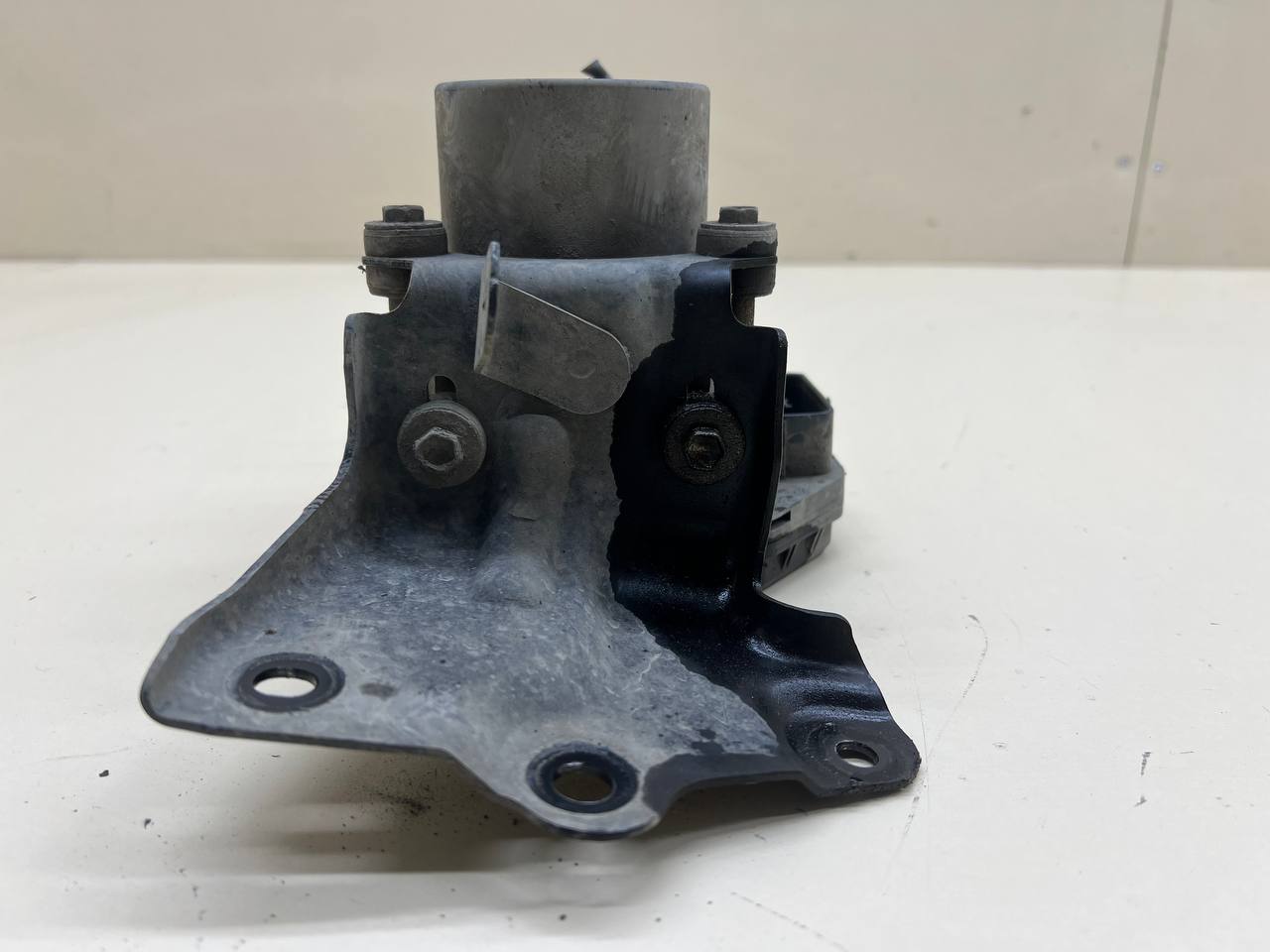 Блок ABS (насос) Toyota Rav 4 (XA40) 2013-2019