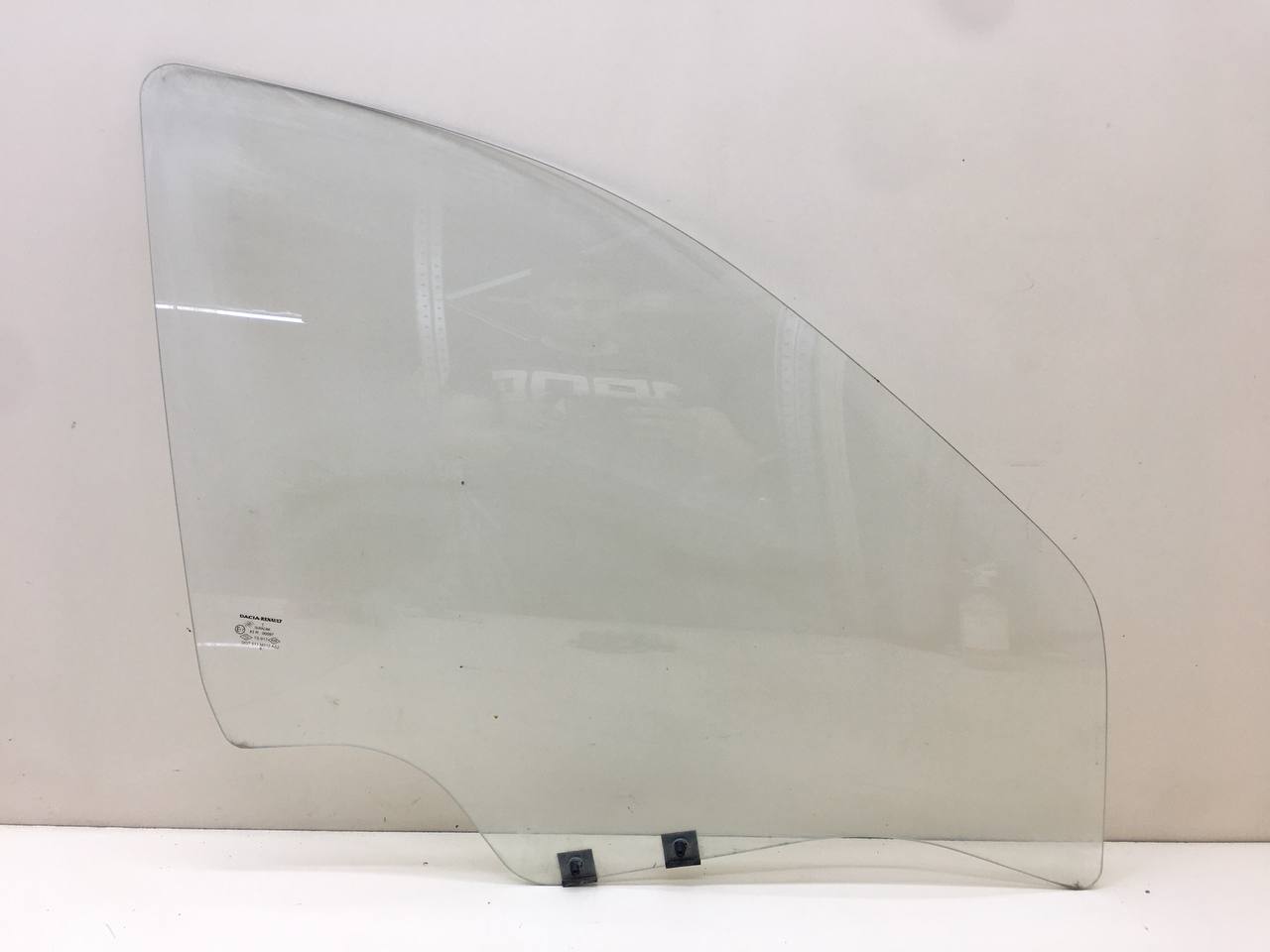 Стекло двери передней правой Renault Logan (1) 2005-2014
