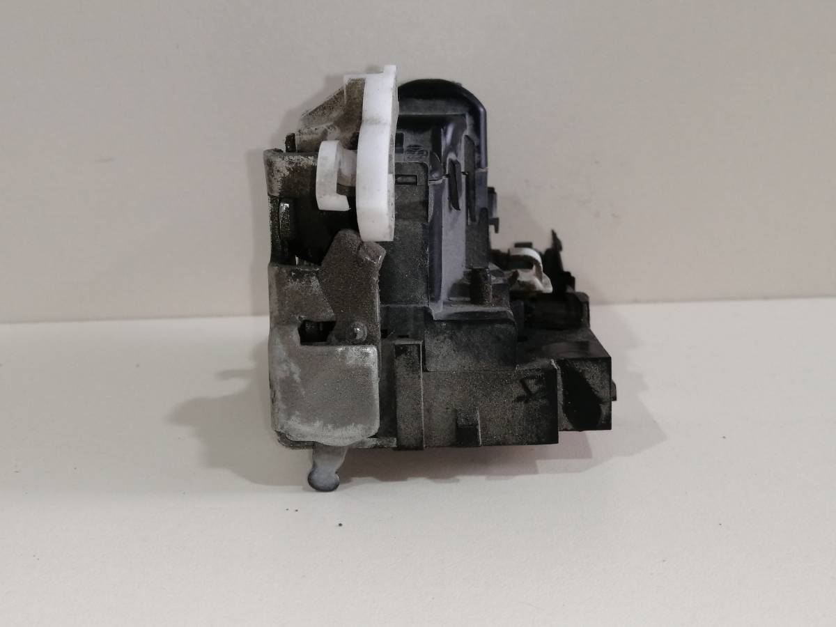 Замок двери задней правой Lada Largus 2012>