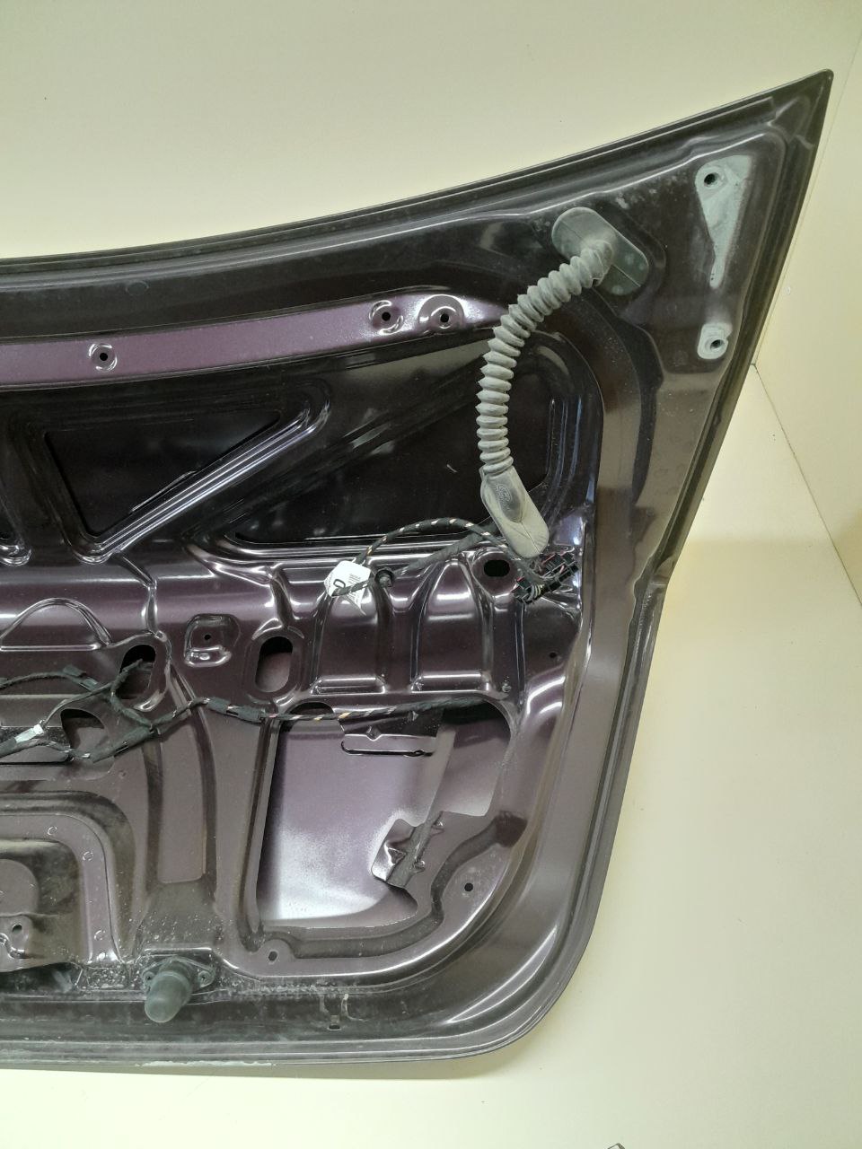 Крышка багажника Ford Focus 2 (DB) 2008-2011 Крышка багажника Ford Focus 2 (DB) 2008-2011