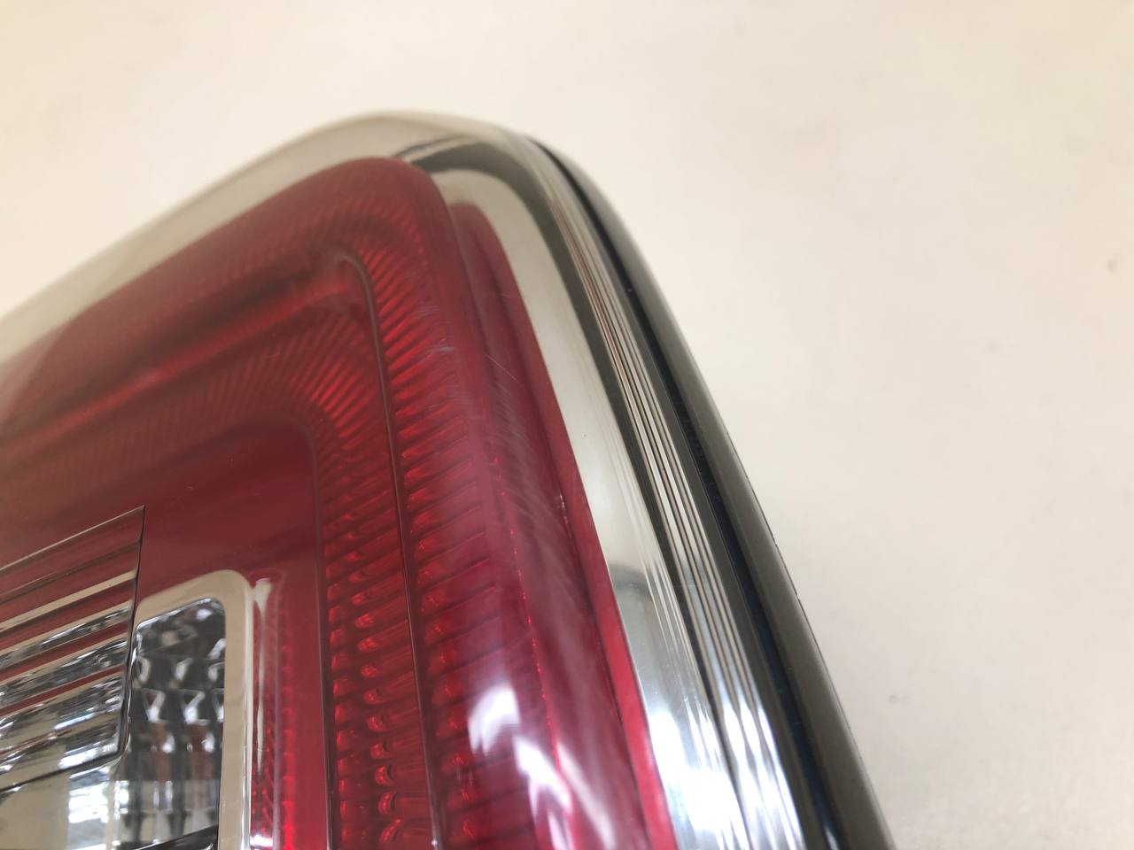 Фонарь задний внутренний левый Nissan Patrol (Y62) 2010>