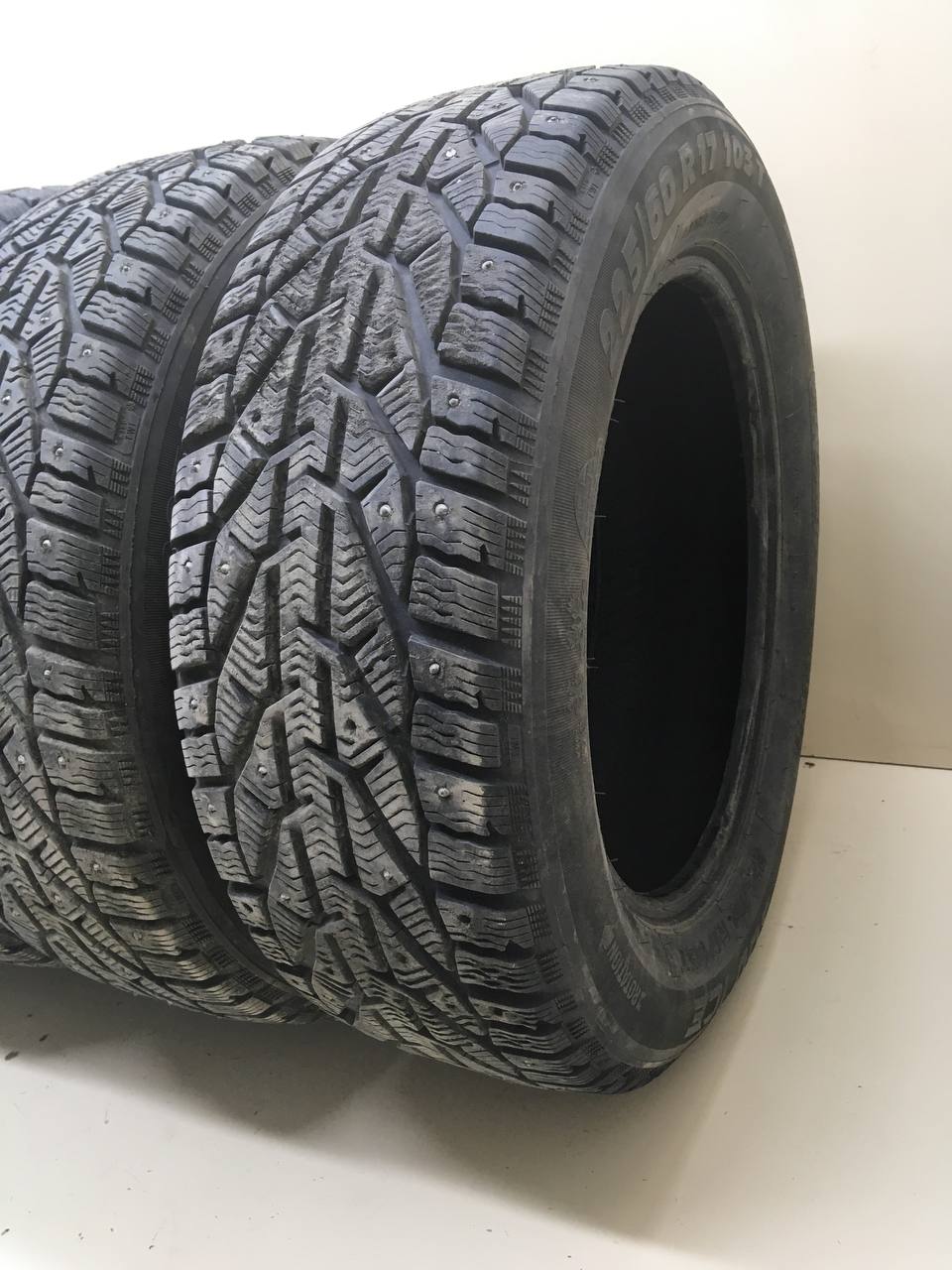 Шины к-кт R17 Зимние шипованные Tigar SUV Ice