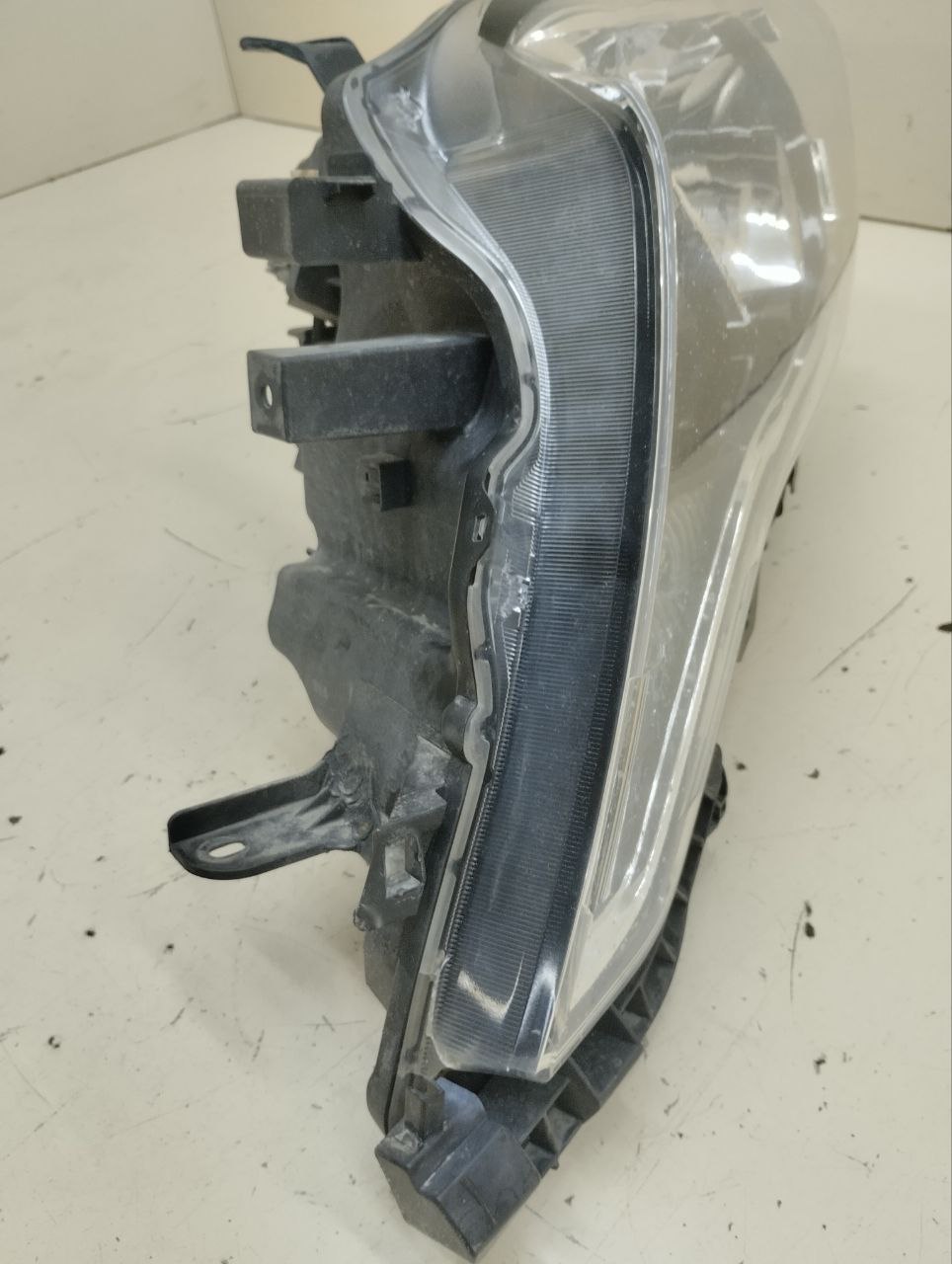 Фара левая Toyota Land Cruiser Prado (J150) 2009-2022 Фара левая Toyota Land Cruiser Prado (J150) 2009-2022