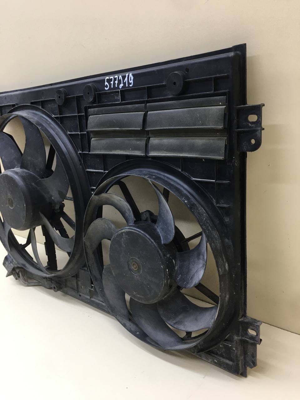 Диффузор вентилятора Volkswagen Tiguan (5N1) 2007-2011