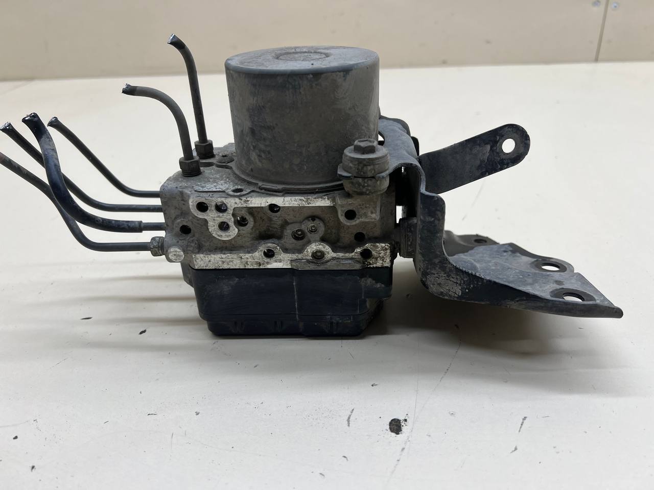 Блок ABS (насос) Toyota Rav 4 (XA40) 2013-2019