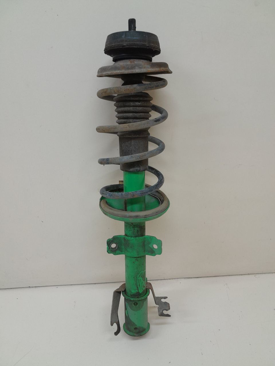 Амортизатор передний Renault Duster (HSA, HSM) 2012> Амортизатор передний Renault Duster (HSA, HSM) 2012>