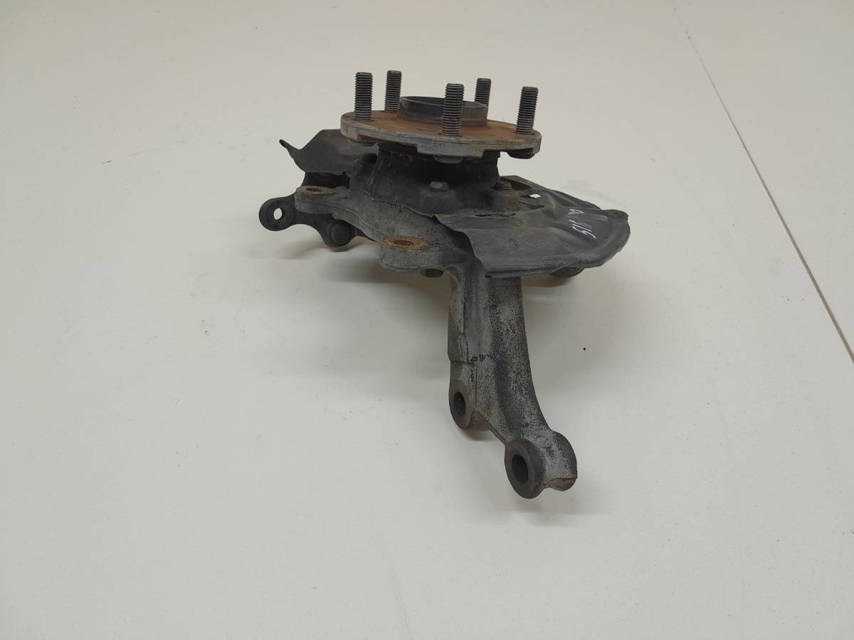 Кулак поворотный передний правый Toyota Corolla E150 2006-2013