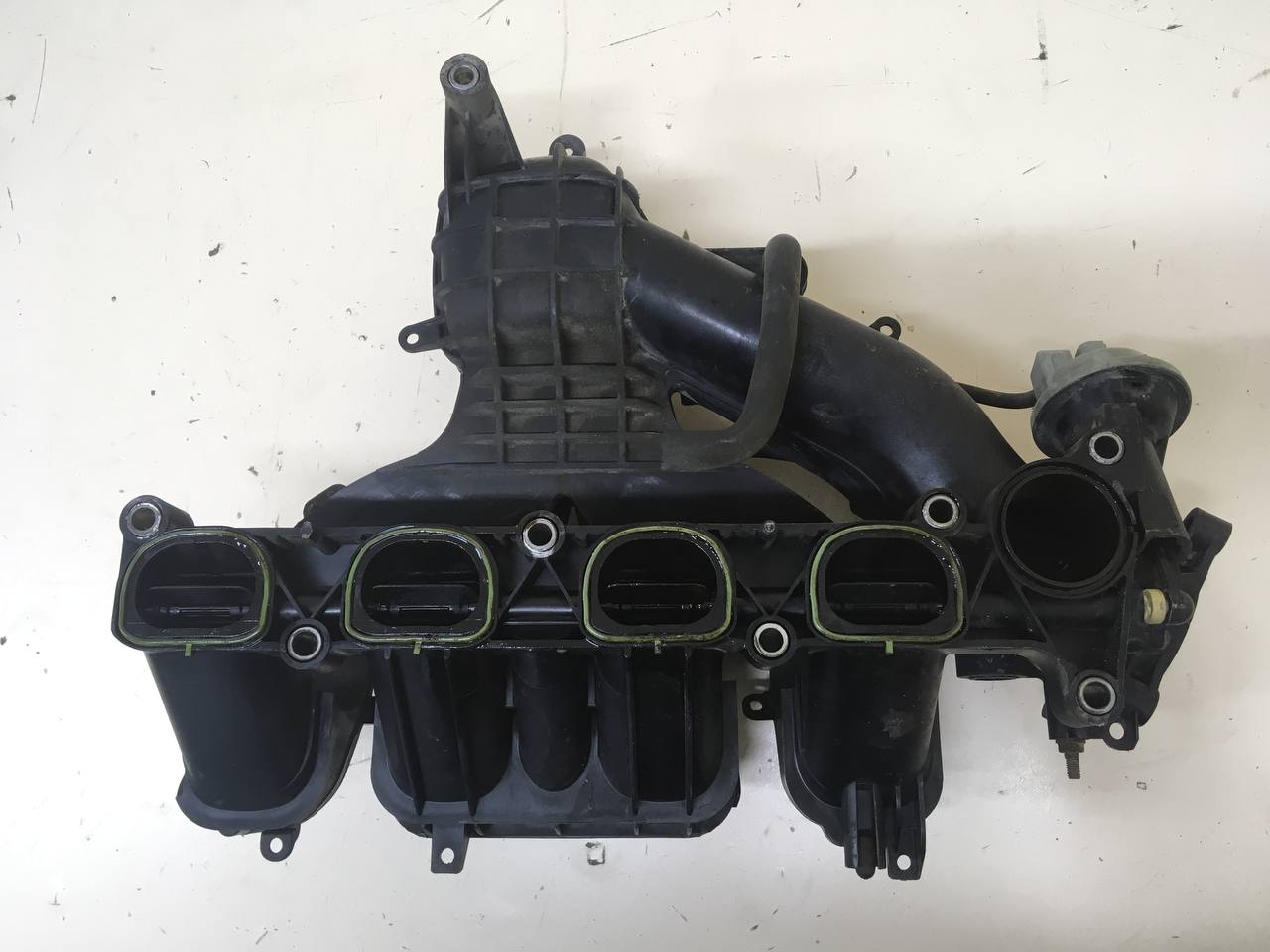 Коллектор впускной Mazda Mazda 6 (GG) 2002-2007 Коллектор впускной Mazda Mazda 6 (GG) 2002-2007