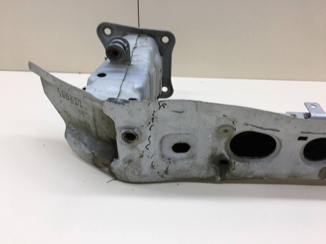 Усилитель переднего бампера Ford Focus 3 2011>