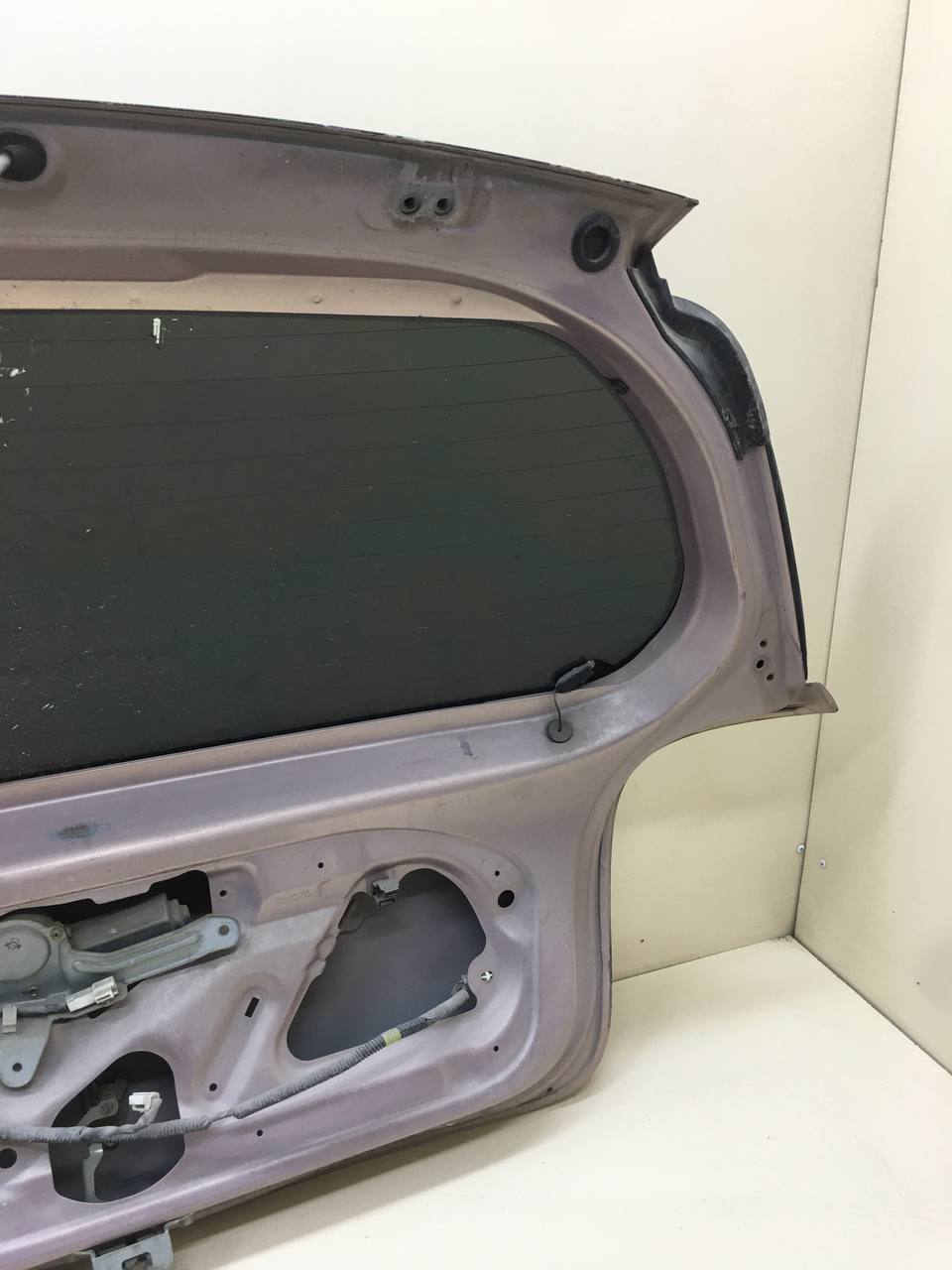 Дверь багажника со стеклом Toyota Vitz (P10) 1999-2005