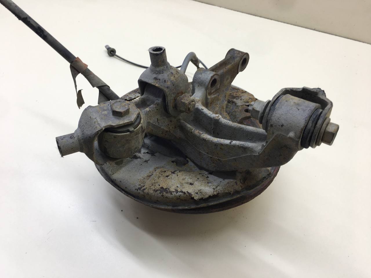 Кулак поворотный задний правый Toyota Camry (V30) 2001-2006 Кулак поворотный задний правый Toyota Camry (V30) 2001-2006