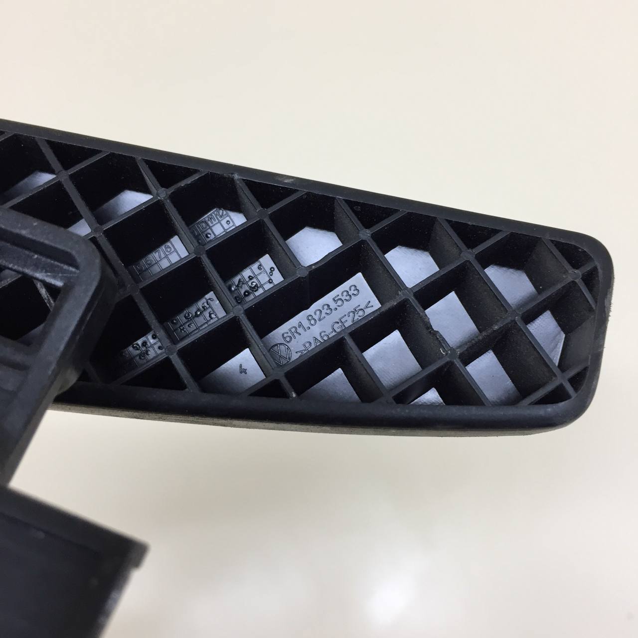 Ручка открывания капота Skoda Rapid 2012-2020 Ручка открывания капота Skoda Rapid 2012-2020