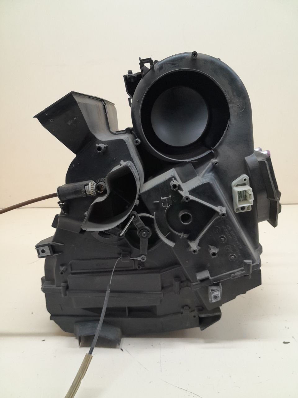 Корпус отопителя Ford Fusion (JU) 2002-2012 Корпус отопителя Ford Fusion (JU) 2002-2012