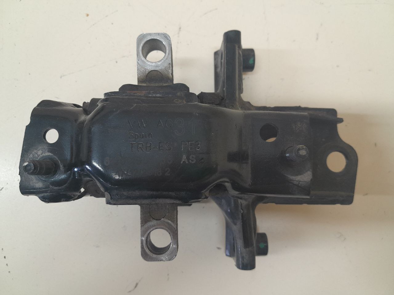 Опора КПП левая Volkswagen Polo (MK5) 2011-2020 Опора КПП левая Volkswagen Polo (MK5) 2011-2020