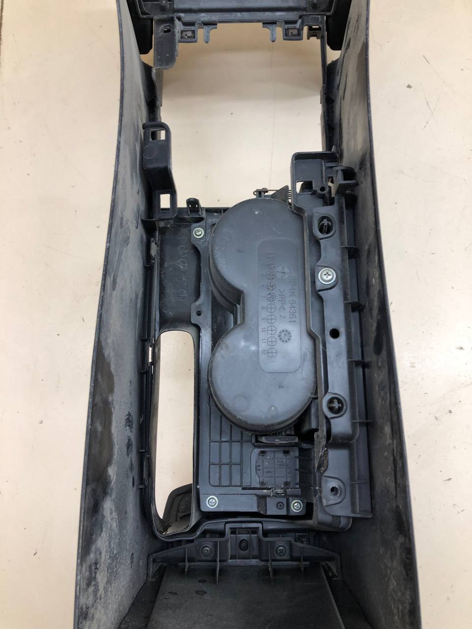 Консоль центральная Mazda Mazda 3 (BK) 2002-2009 Консоль центральная Mazda Mazda 3 (BK) 2002-2009