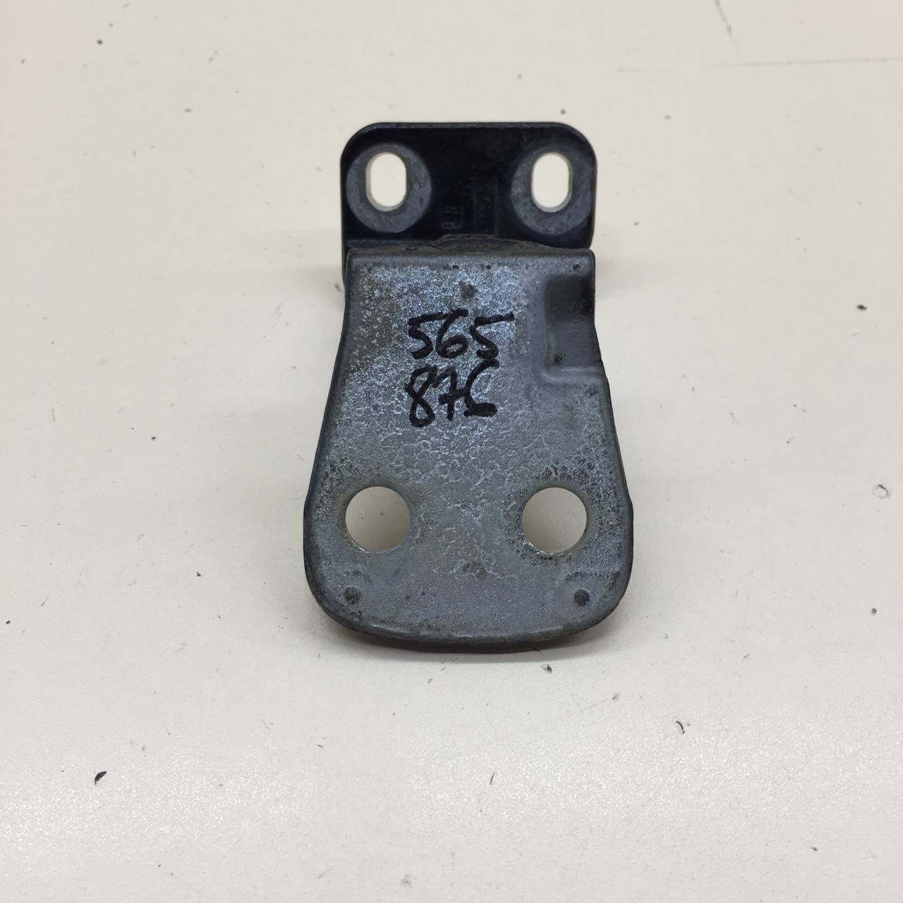 Петля двери задней правой верхняя Land Rover Range Rover Sport 2005-2012
