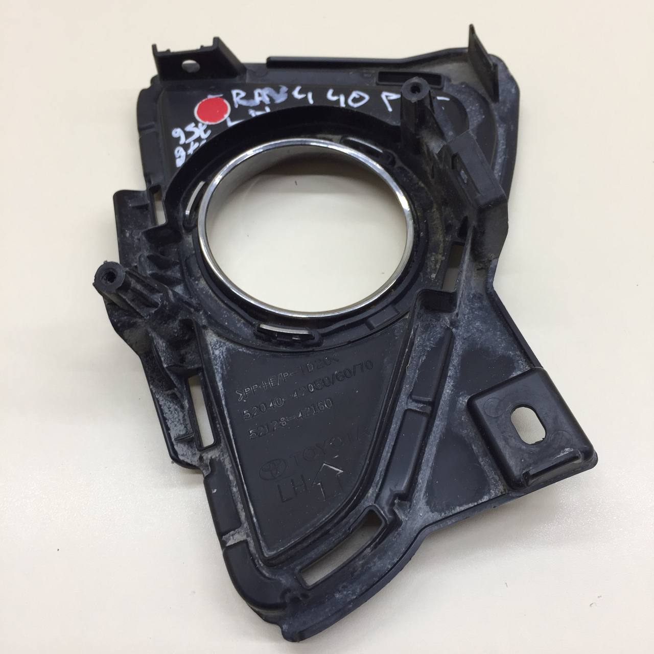 Рамка противотуманной фары левой Toyota Rav 4 (XA40) 2013-2019