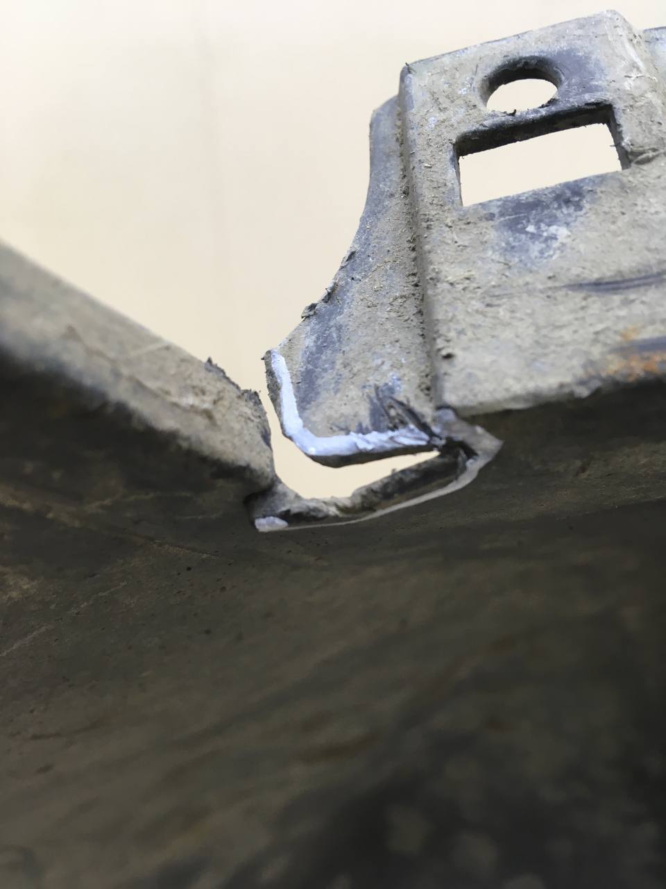 Локер передний правый Fiat Albea 2002-2012