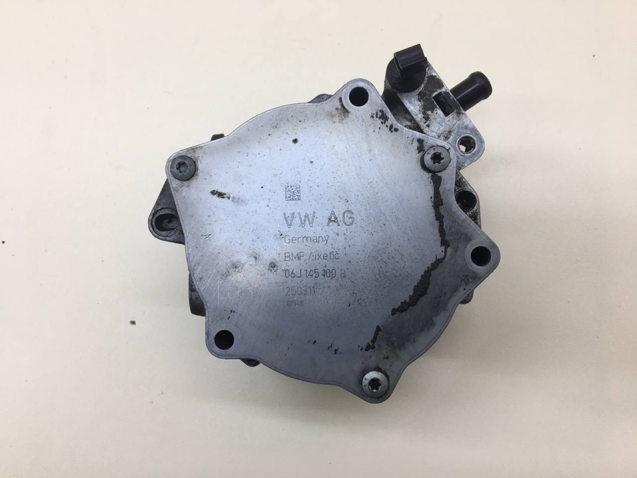 Насос вакуумный Volkswagen Passat B7 2011-2015 Насос вакуумный Volkswagen Passat B7 2011-2015