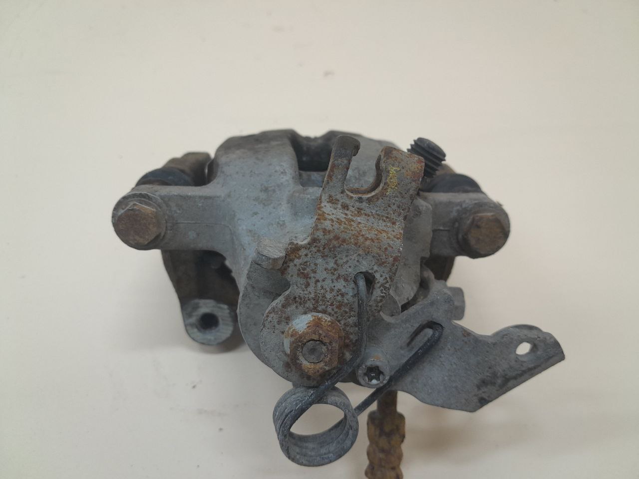 Суппорт задний левый Kia Venga (YN) 2010-2017