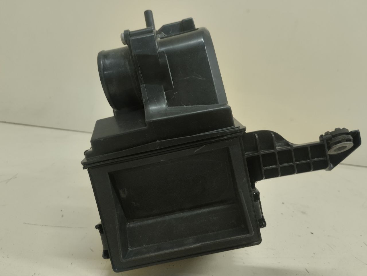 Корпус воздушного фильтра Renault Duster (HSA, HSM) 2012> Корпус воздушного фильтра Renault Duster (HSA, HSM) 2012>