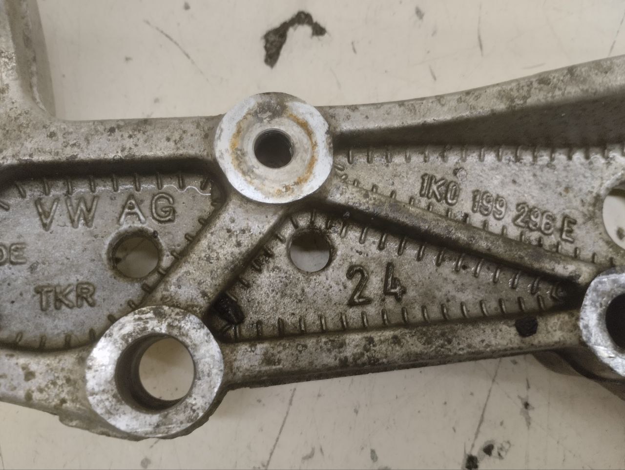 Кронштейн переднего рычага Skoda Octavia (A5 1Z-) 2004-2013