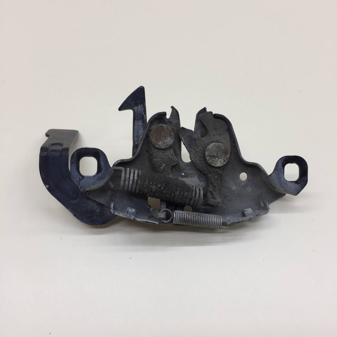 Замок капота Nissan Primera (P12) 2002-2007 Замок капота Nissan Primera (P12) 2002-2007