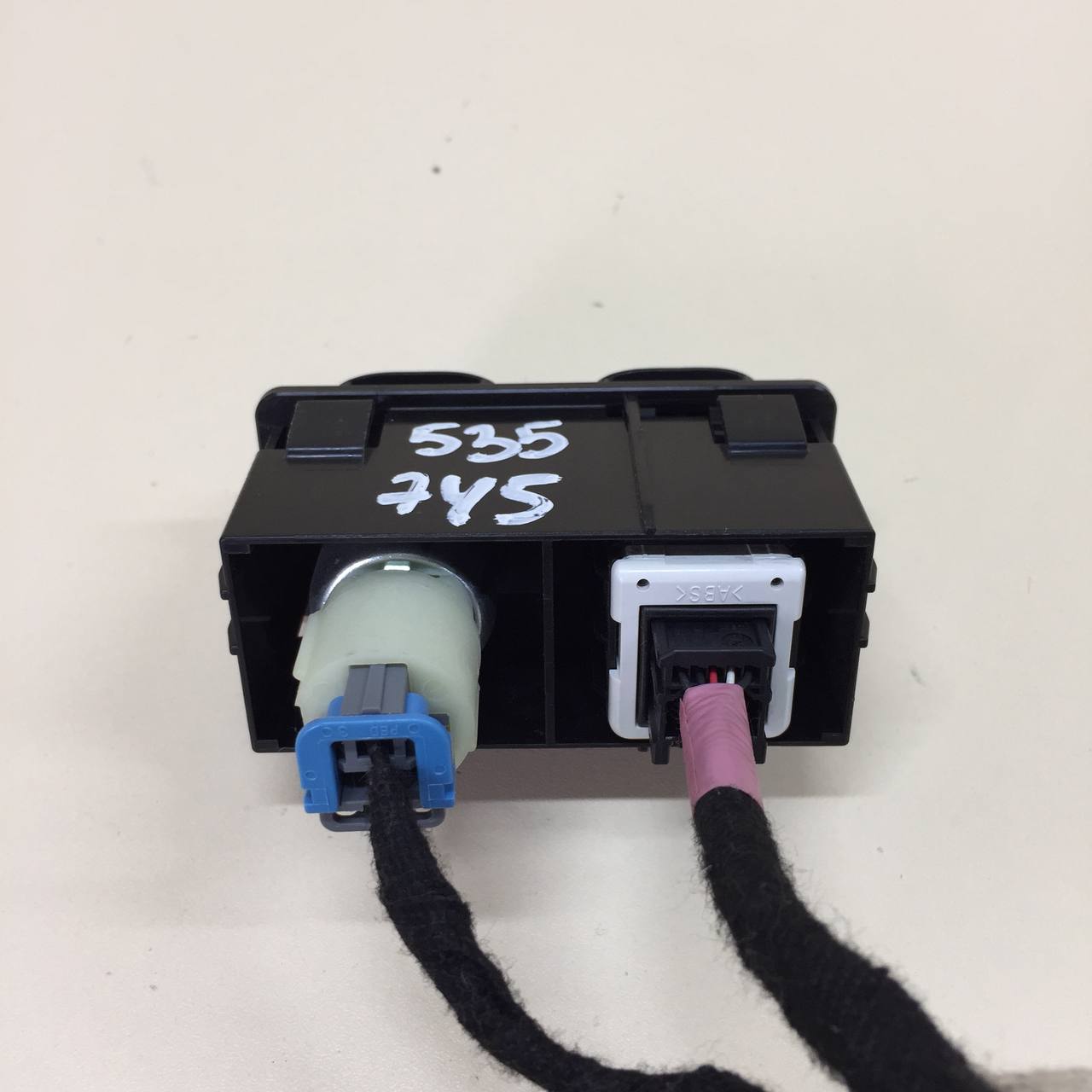 Разъем (USB AUX) Mazda Mazda 3 (BM) 2013-2016