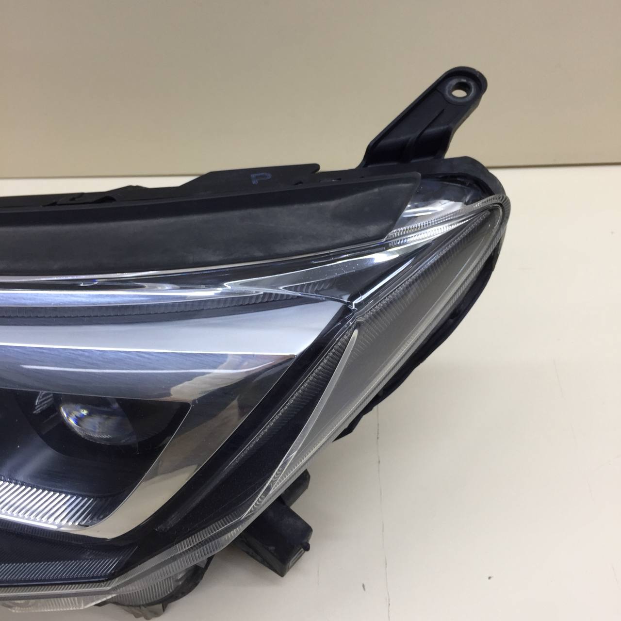 Фара левая Toyota Rav 4 (XA40) 2013-2019