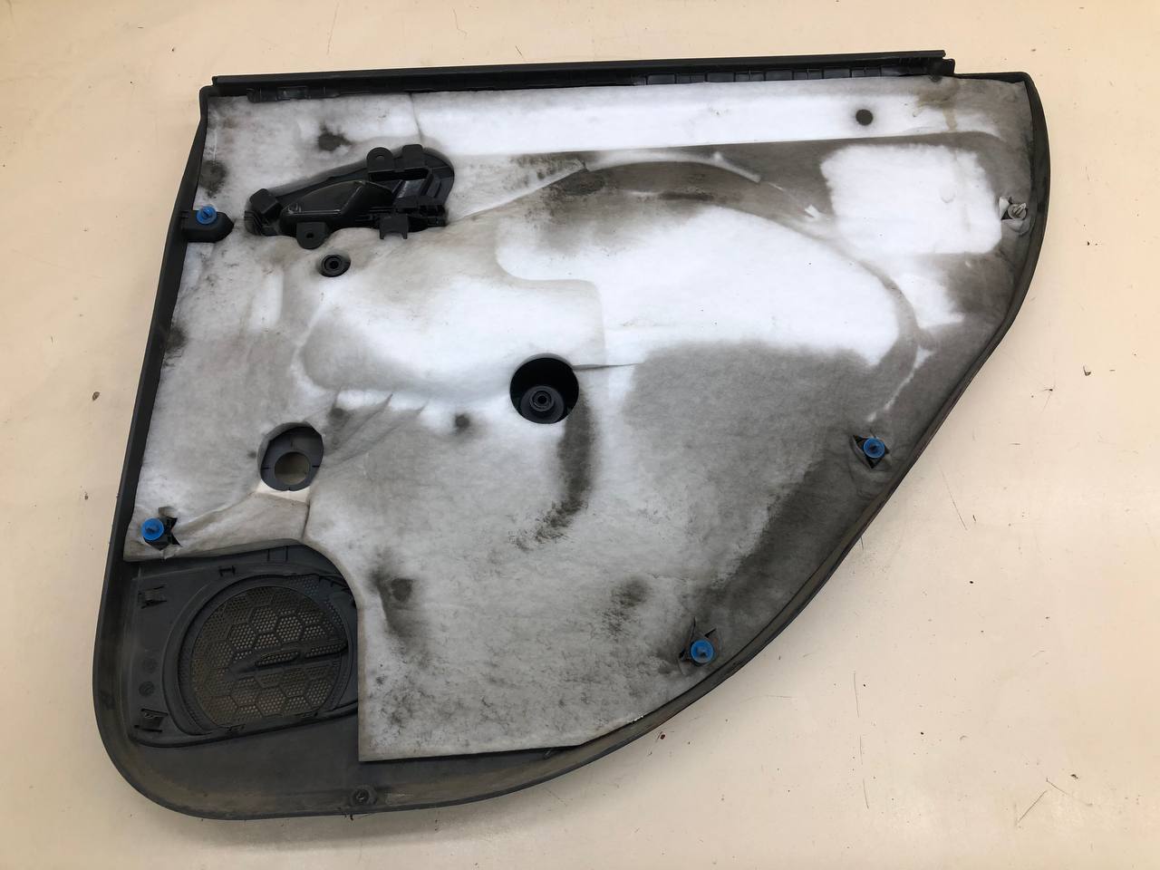 Обшивка двери задней левой Lada Vesta 2015>