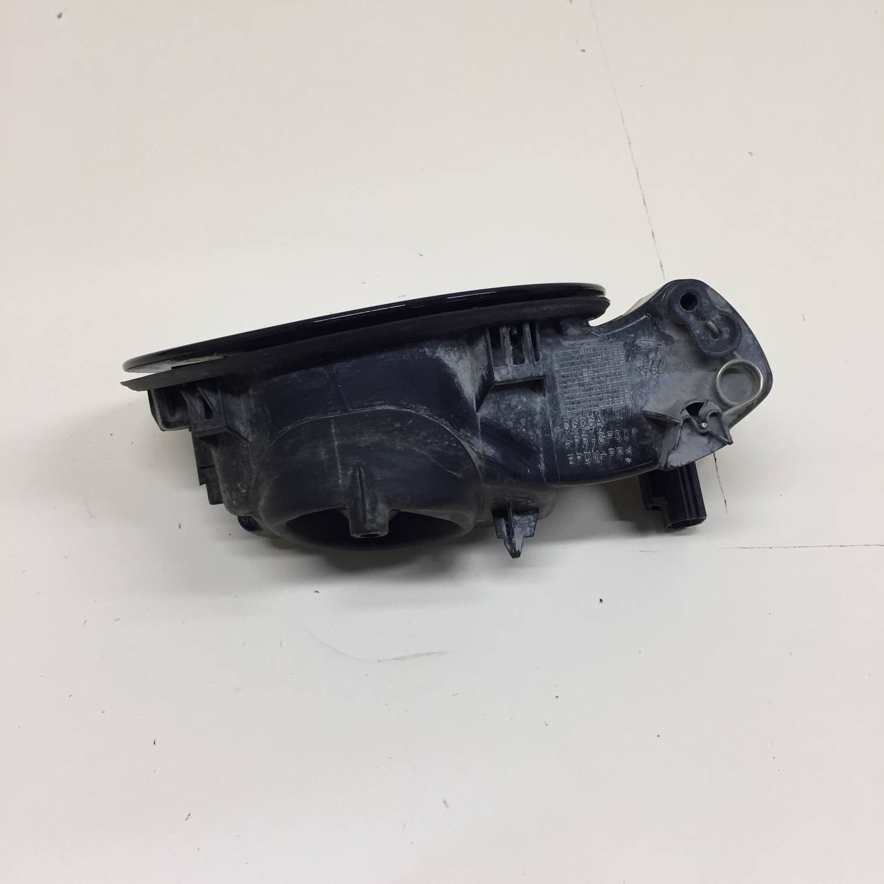 Лючок бензобака Jaguar XE (760) 2014-2021 Лючок бензобака Jaguar XE (760) 2014-2021