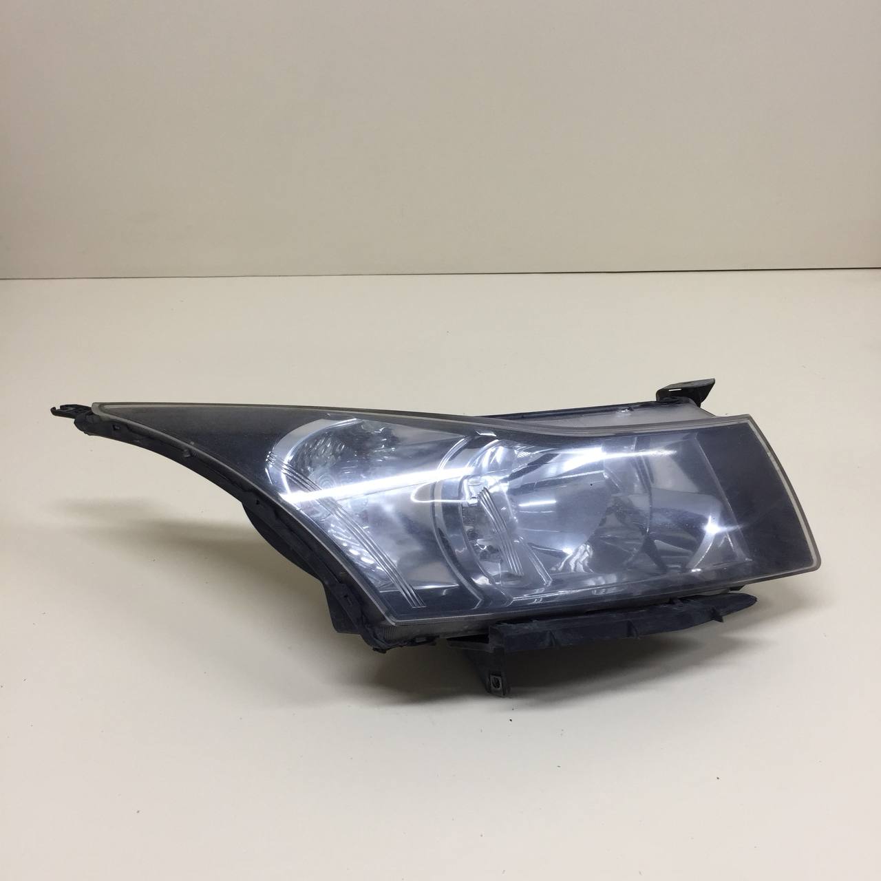 Фара правая Chevrolet Cruze (J300) 2009-2016 Фара правая Chevrolet Cruze (J300) 2009-2016