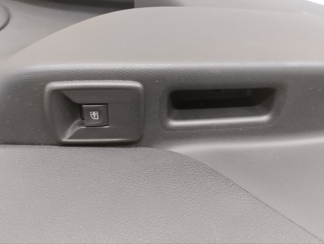 Обшивка двери задней левой Renault Sandero Stepway (5S) 2014-2022