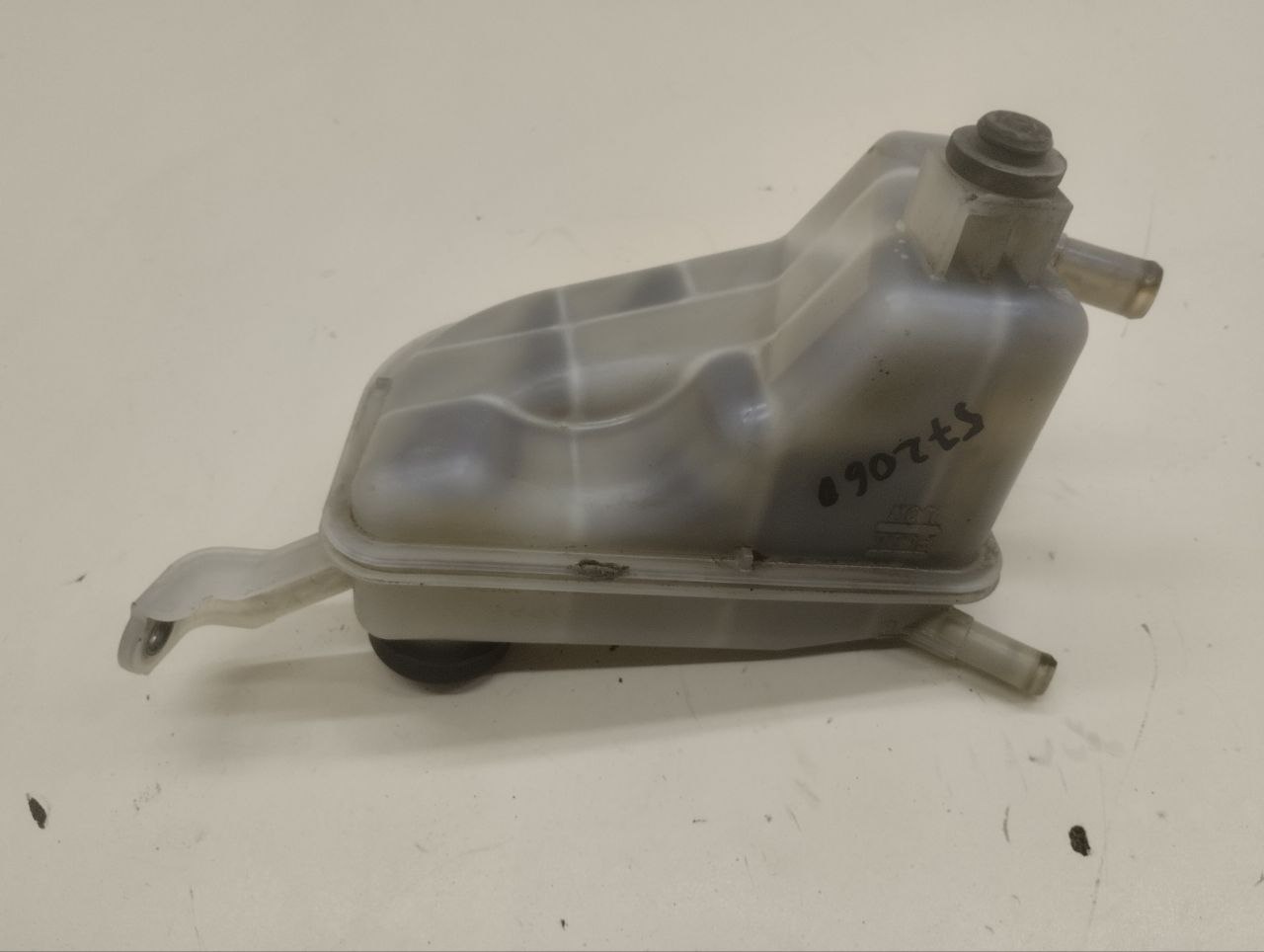 Бачок расширительный Toyota Auris (E150) 2006-2012 Бачок расширительный Toyota Auris (E150) 2006-2012