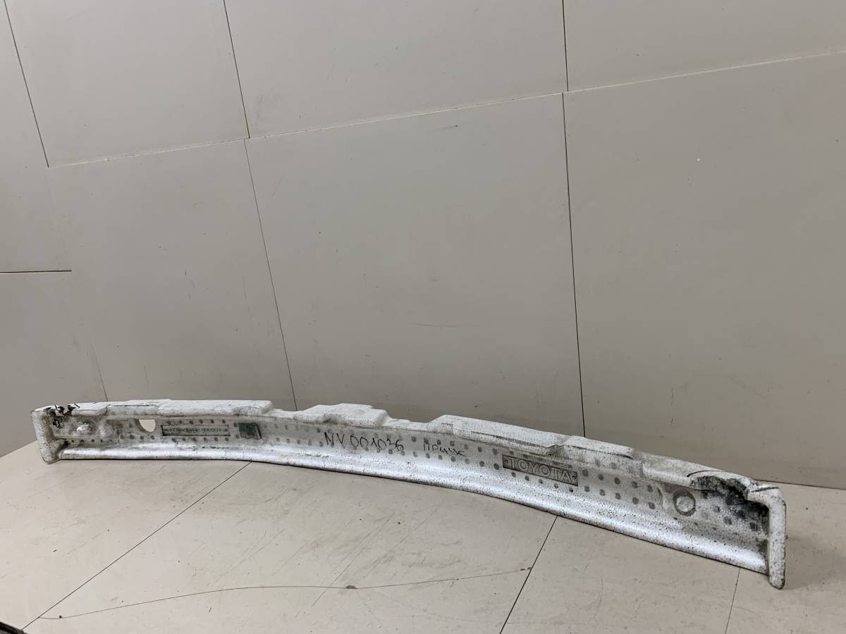 Наполнитель переднего бампера Toyota Prius (W20) 2003-2009