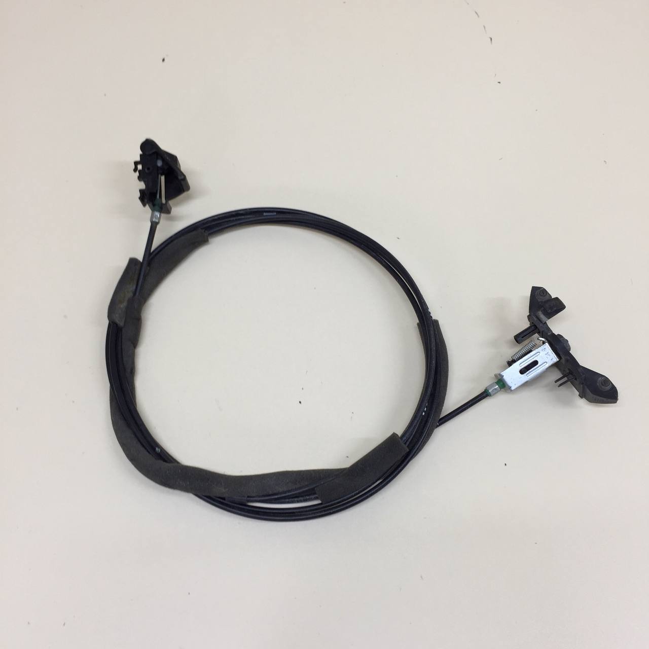 Ручка открывания лючка бензобака Mazda Mazda 3 (BM) 2013-2016 Ручка открывания лючка бензобака Mazda Mazda 3 (BM) 2013-2016