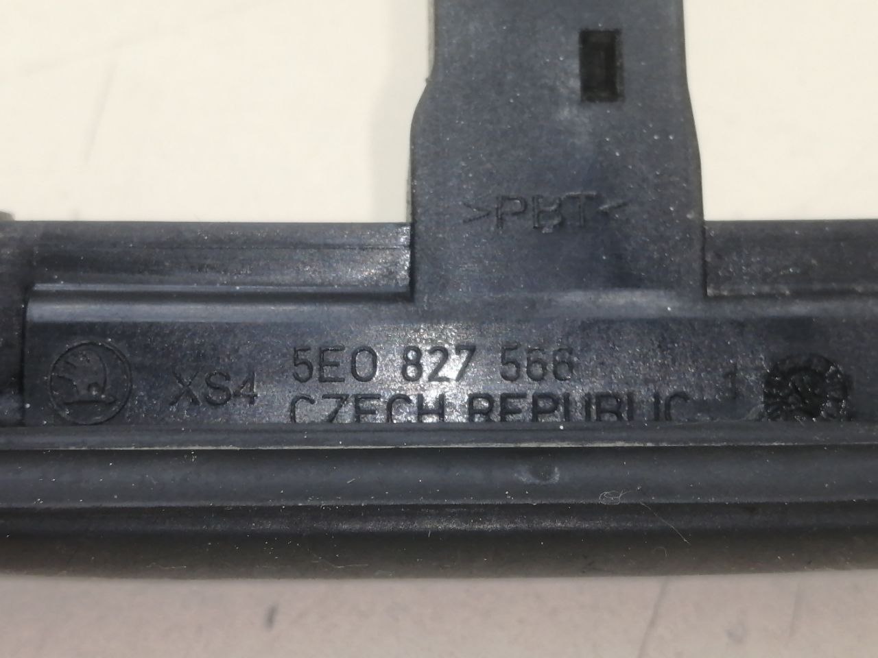 Кнопка открывания багажника Skoda Rapid 2012-2020 Кнопка открывания багажника Skoda Rapid 2012-2020