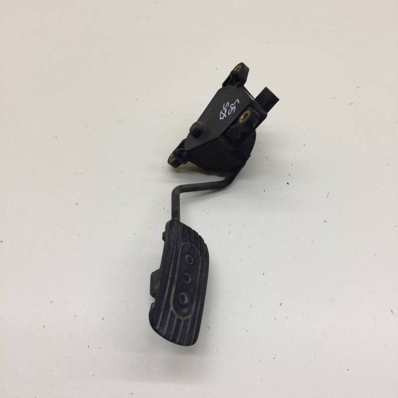 Педаль газа Nissan Tiida (C11) 2007-2014 Педаль газа Nissan Tiida (C11) 2007-2014