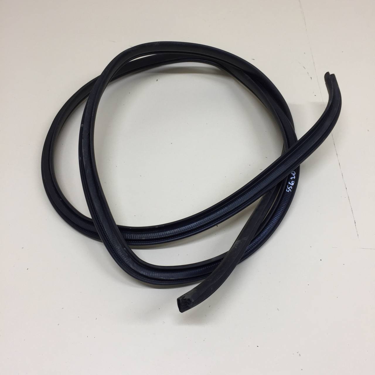 Уплотнитель проема двери задней правой Toyota Land Cruiser Prado (J150) 2009-2022 Уплотнитель проема двери задней правой Toyota Land Cruiser Prado (J150) 2009-2022