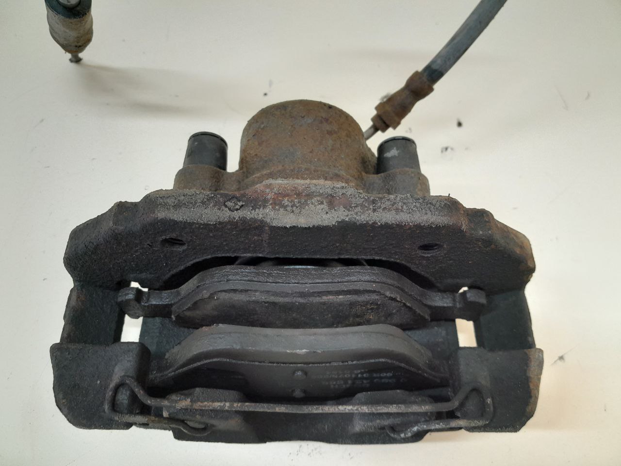 Суппорт передний правый Ford Fusion (JU) 2002-2012