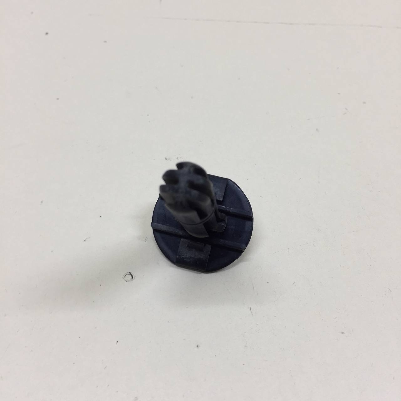 Кронштейн радиатора Renault Sandero Stepway (5S) 2014-2022