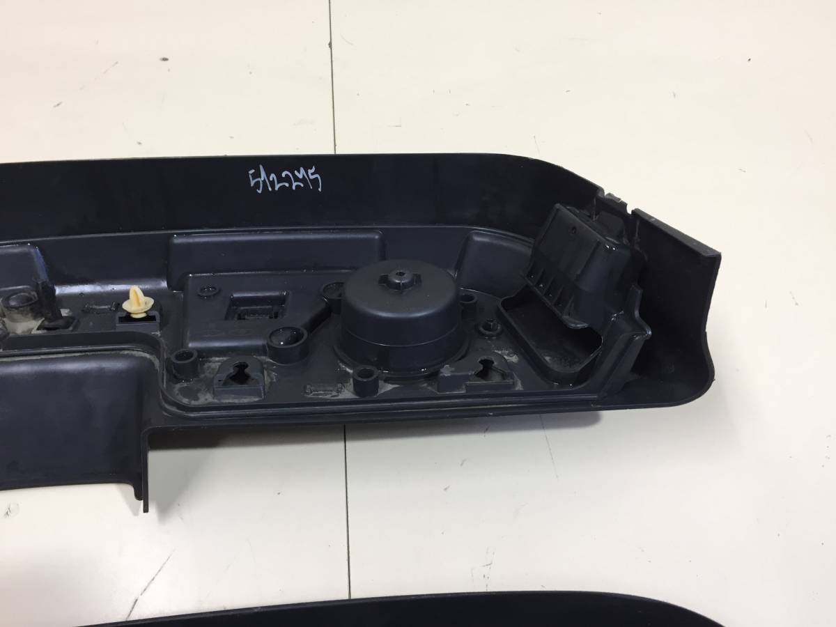 Накладка (кузов внутри) Lada Largus 2012>