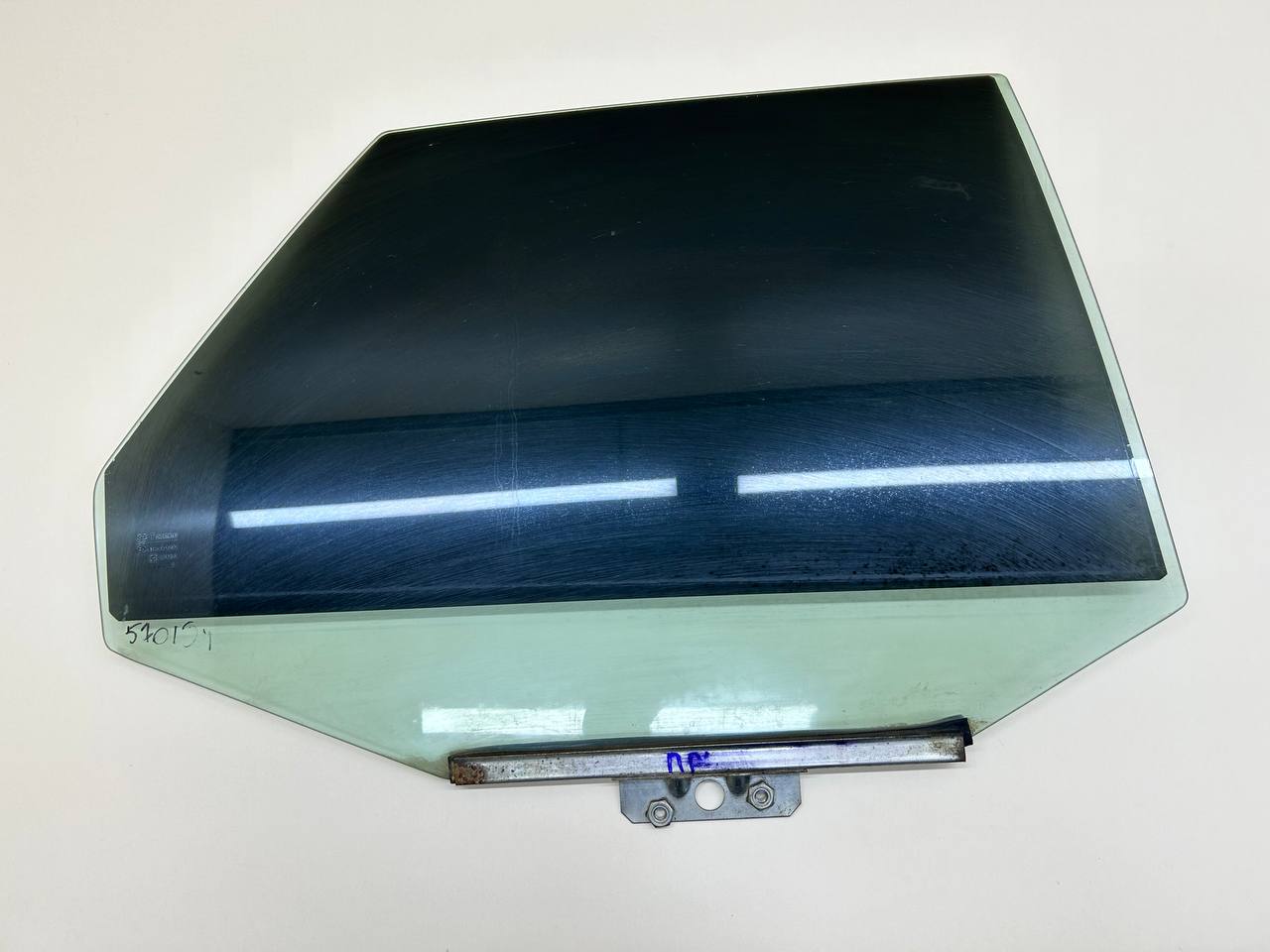 Стекло двери задней правой Lada Priora 2007-2018
